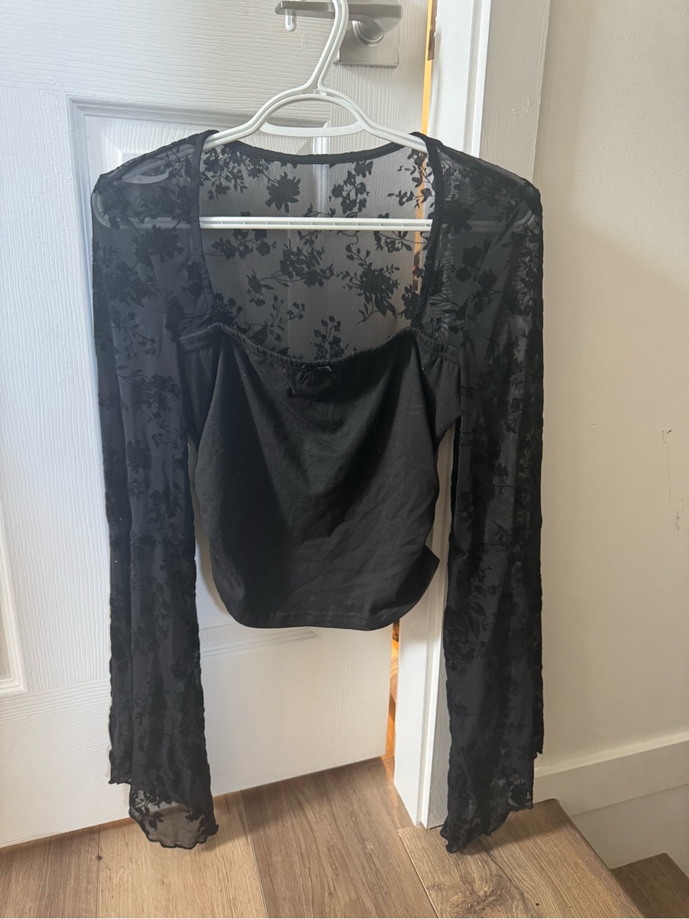 Source Unknown Black Sheer Floral Long-Sleeve Crop Top